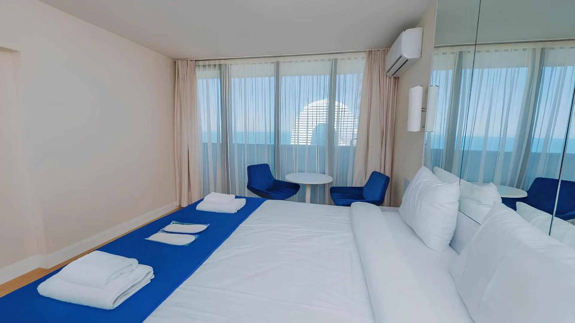 Panorama Center Suite Black Sea View 巴统