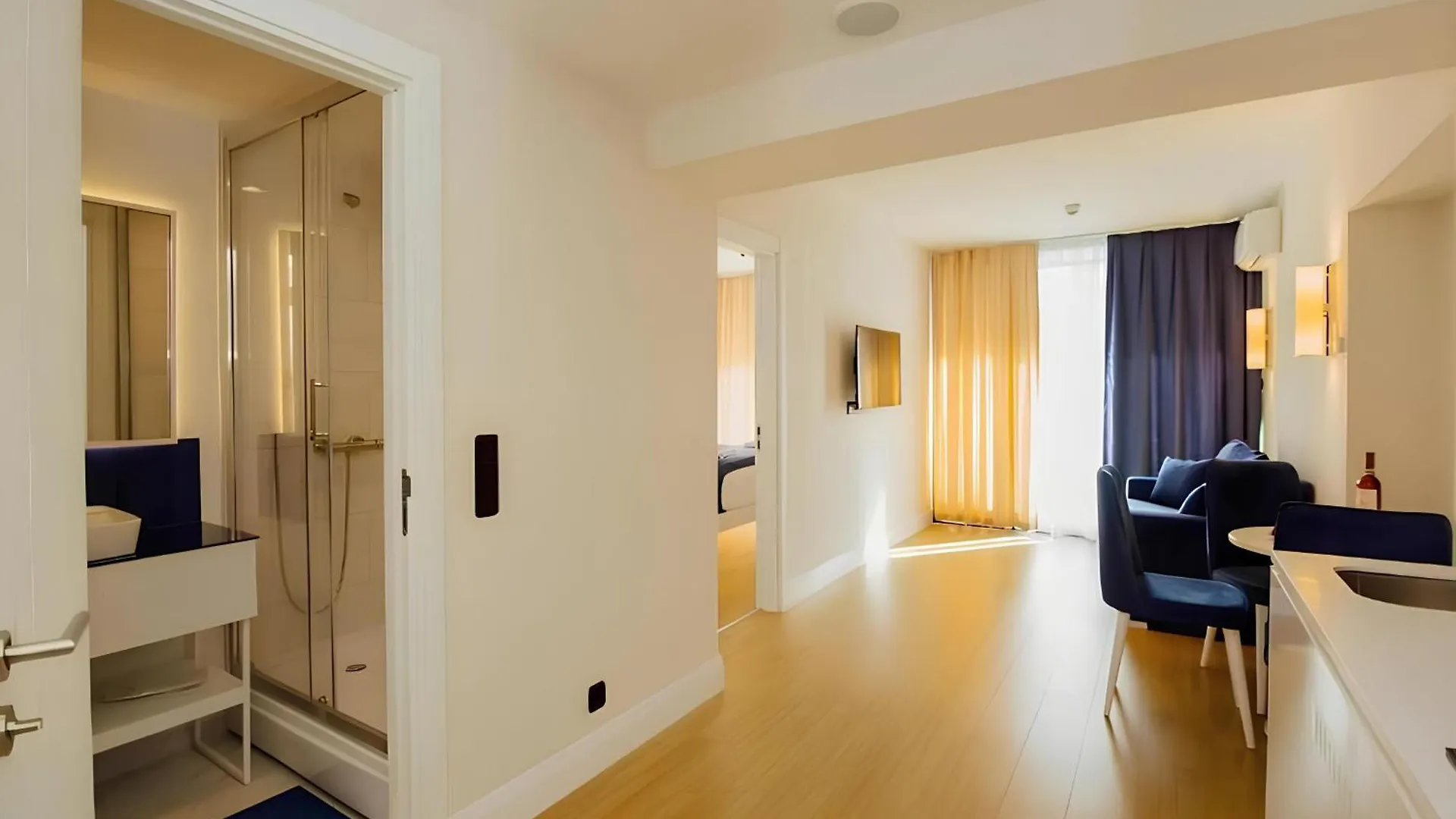 Panorama Center Suite Black Sea View 巴统 0*,
