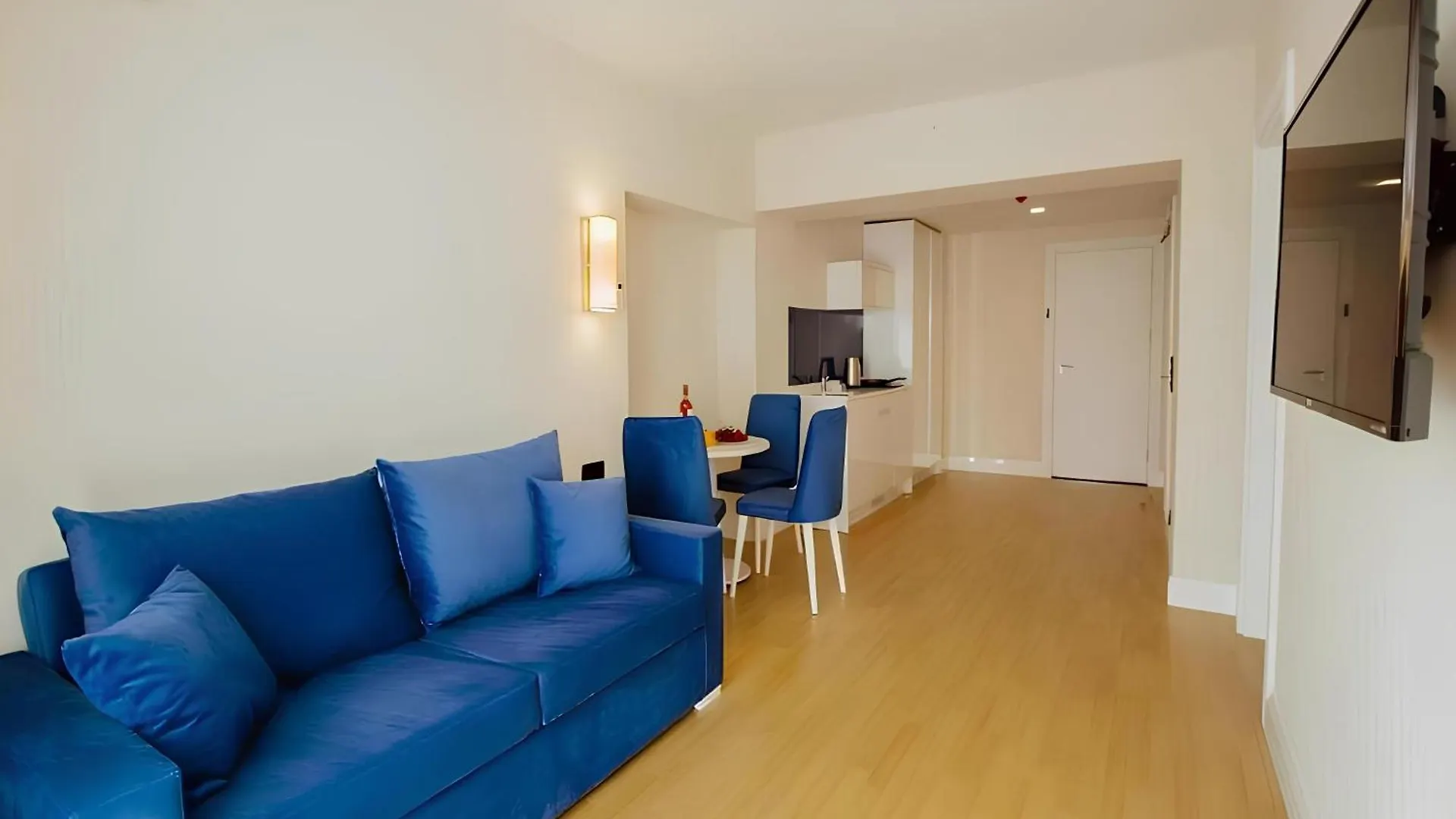 Panorama Center Suite Black Sea View 巴统 公寓